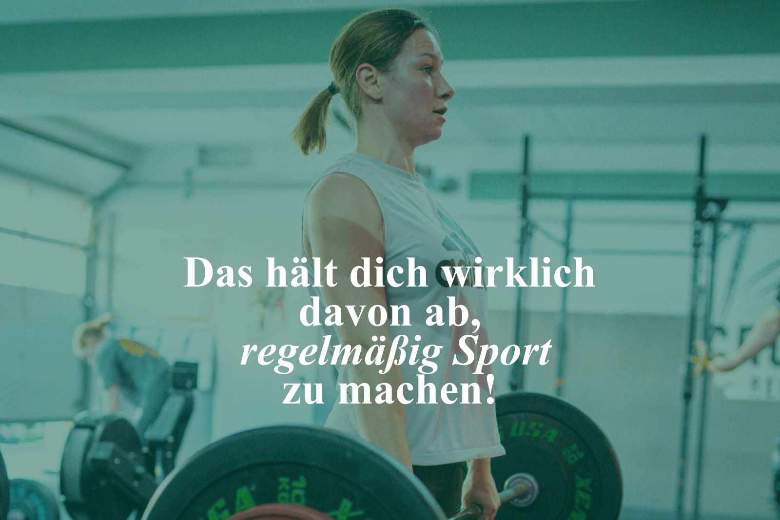 Frau überlegt Gründe keinen Sport zu machen